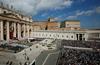 Vatikan: Suspendiranih pet funkcionarjev
