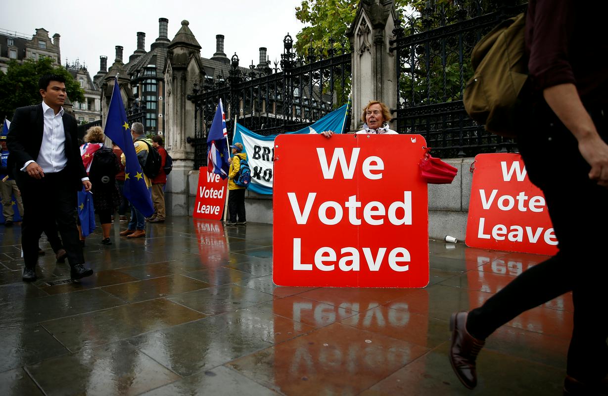 Tri tedne pred napovedanim brexitom še vedno ni jasno, kako se bo ta saga razpletla. Foto: Reuters