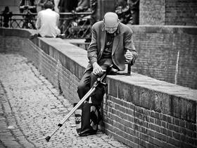 Težko je, tudi sistemsko, poskrbeti za starejše in bolne brezdomne osebe/ vir: Pixabay Foto: 