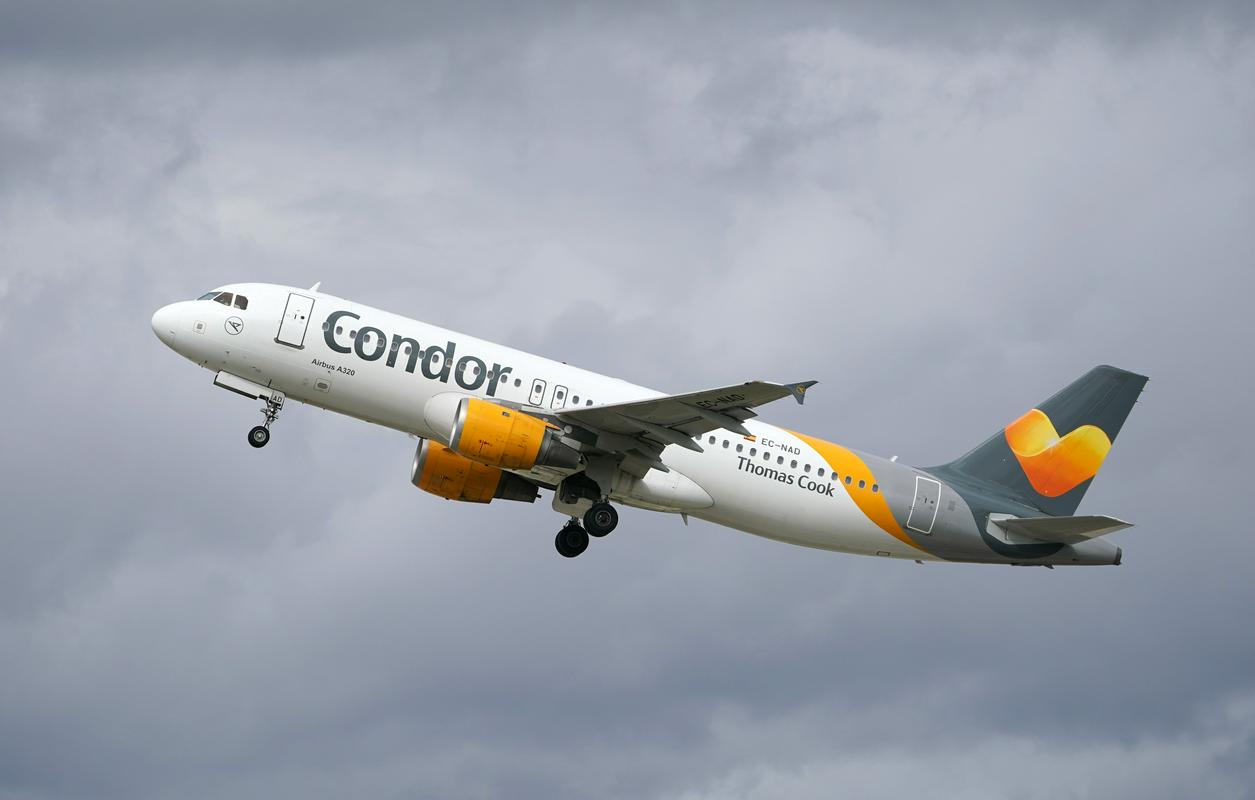 Nemčija bo rešila letalsko družbo Condor s približno 4.900 zaposlenimi, ki ima sedež v Frankfurtu, na začetku tisočletja pa je njen lastnik postal britanski potovalni velikan Thomas Cook. A ta je pred kratkim končal v stečaju. Foto: EPA