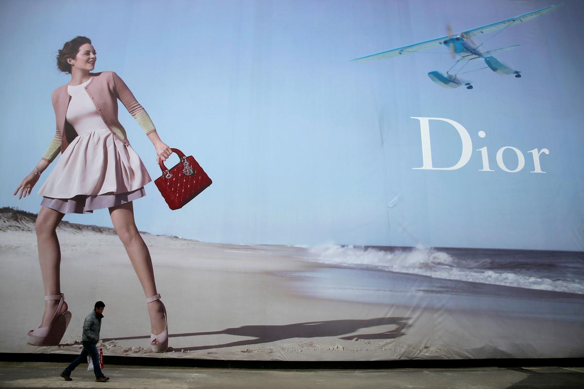 Dior je le eno izmed podjetij, ki so se bili v zadnjem času prisiljeni opravičiti za tovrsten spodrsljaj. Foto: Reuters