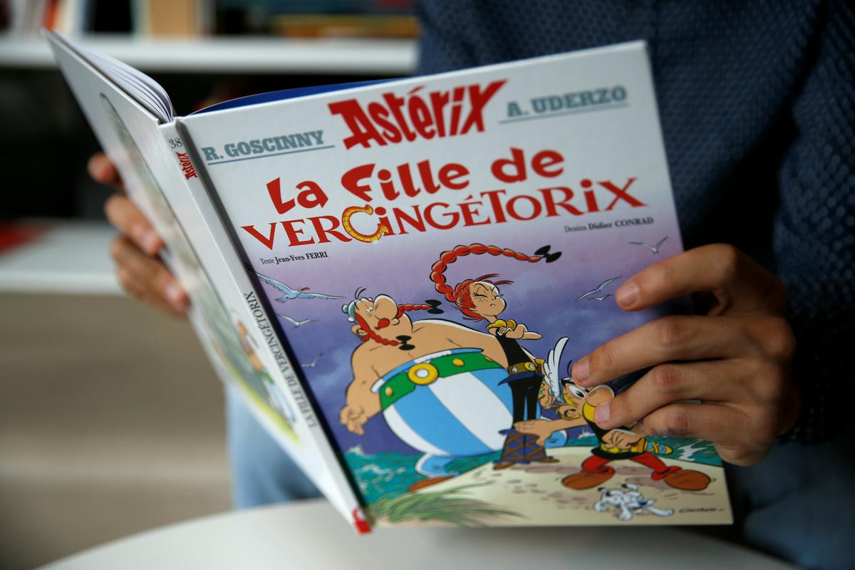 Asterixova druščina sicer ves ta čas prebiva tam nekje sredi 1. stoletja pred našim štetjem, a je obenem vedno znova povezana tudi z bolj aktualnim dogajanjem. Pred leti se je tako Asterix znašel na potovanju v vesolje. Foto: Reuters