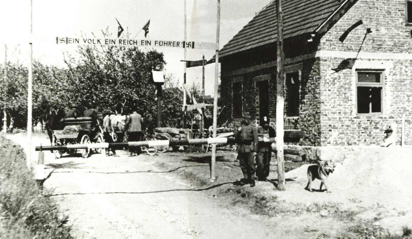 Začasna meja pri Mačkovcu (april–junij 1941). Foto: Dolenjski muzej Novo mesto