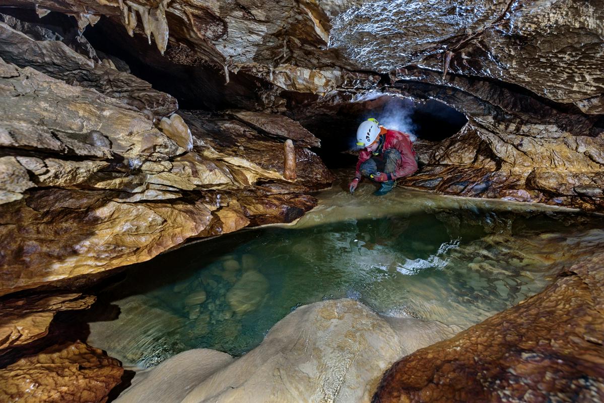 Terensko delo v eni izmed jam na Primorskem. Foto: Uroš Kunaver