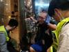 V Hongkongu brutalni napad z nožem. Šest ljudi ranjenih.