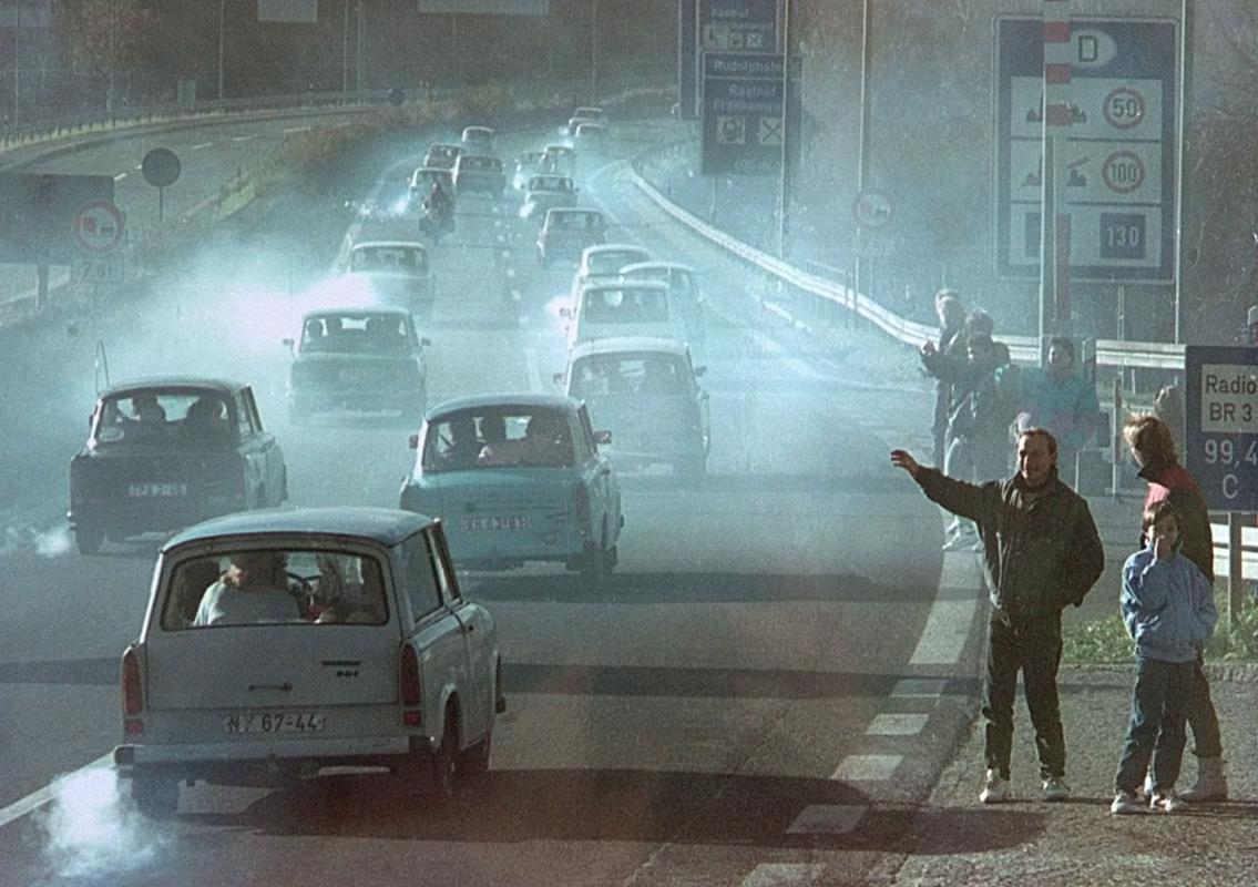Prizor iz Berlina, ko je promet znova stekel proti Vzhodu. Foto: Reuters