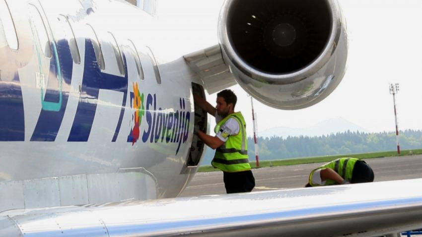 Komisiji menda ni všeč, da bi Slovenija z denarjem za okrevanjem vzpostavljala novega letalskega prevoznika. Foto: BoBo