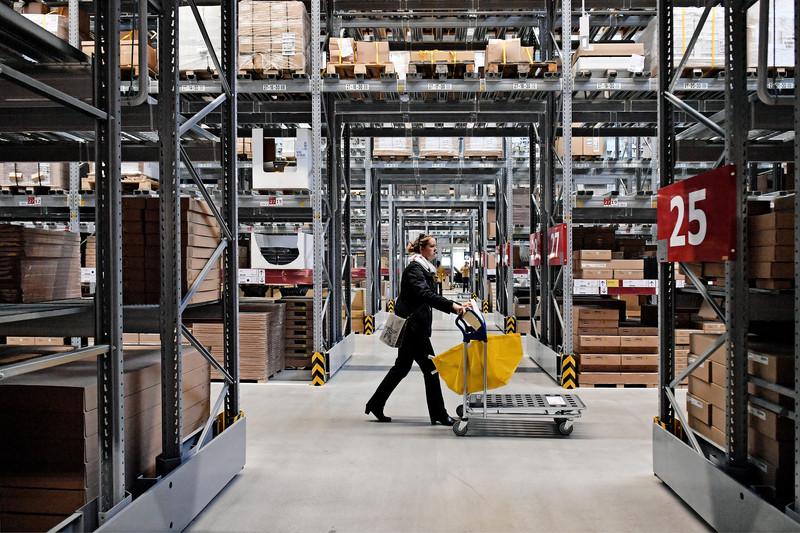 Švedski proizvajalec pohištva in notranje opreme Ikea je bilo eden od podjetij, ki so svoje izdelke proizvajala v nekdanji Vzhodni Nemčiji in pri tem izkoriščala tudi delovno silo političnih zapornikov. Foto: EPA