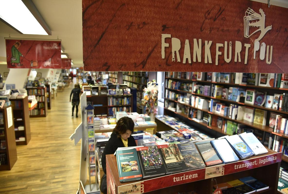 V preteklih letih bila običajna novembrska praksa mnoge naslednja: brskati po knjigah na sejmu Frankfurt po Frankfurtu, potem pa na ogled filma na Liffu. Letos je drugače, za oboje je treba na splet. Foto: BoBo
