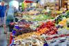 Zveza potrošnikov predlaga znižanje DDV-ja za nepredelana živila in uvedbo vavčerjev za hrano 