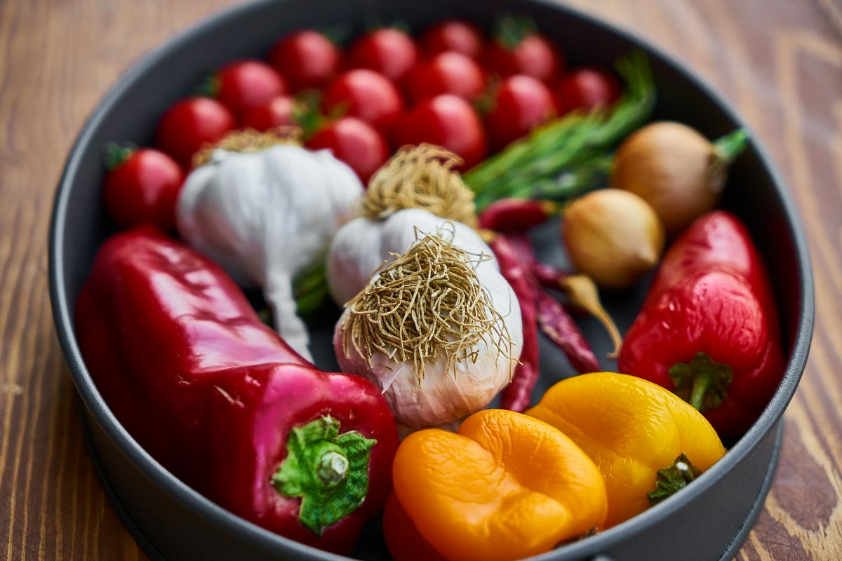 Za lastno zdravje in za zdravje okolja bi moralo človeško prehrano sestavljati predvsem ogromno različnih vrst zelenjave, predvsem pa stročnice. Foto: Pixabay