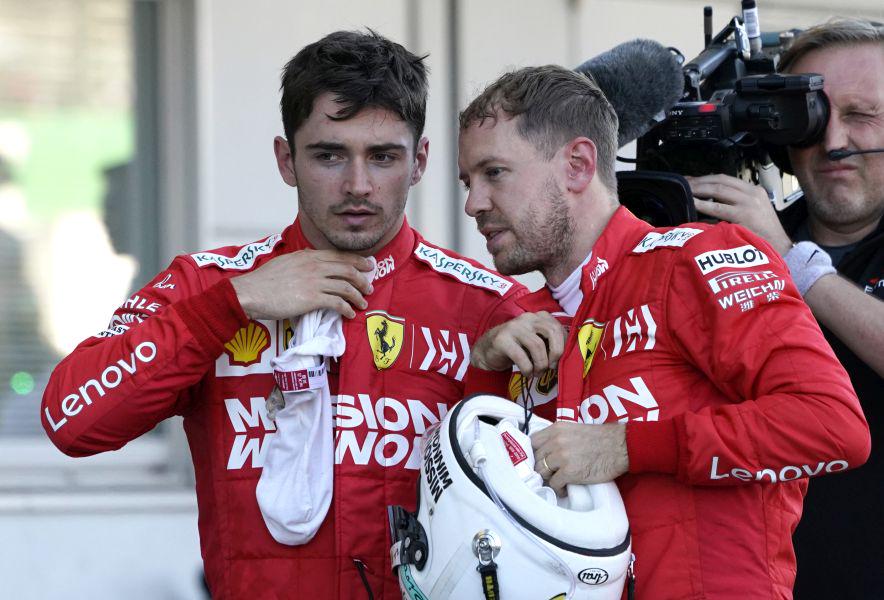 Ferrarijeva dirkača Charles Leclerc in Sebastian Vettel (na fotografiji) se v skupnem seštevku za tretje mesto bojujeta z Maxom Verstappnom. Foto: EPA