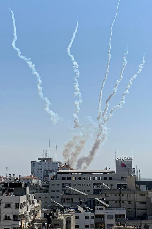 Izstrelitve palestinskih raket na jug Izraela. V Izraelu niso terjale smrtnih žrtev. Foto: Reuters