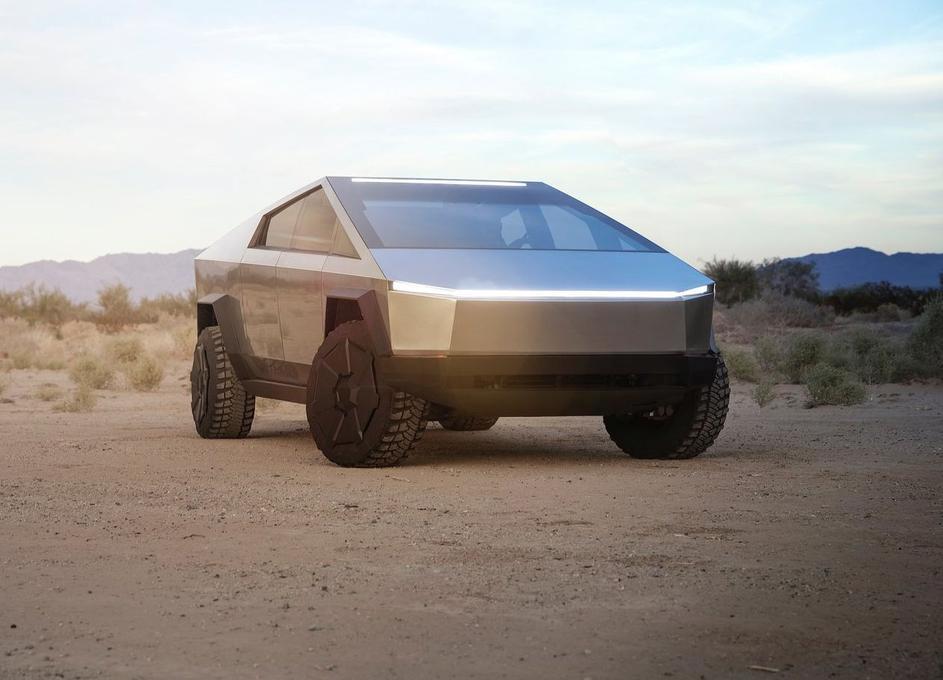 Musk za prihodnje načrtuje več modelov, vključno z dolgo pričakovanim cybertruckom, ki naj bi končno šel v proizvodnjo še letos. Foto: Tesla Motors