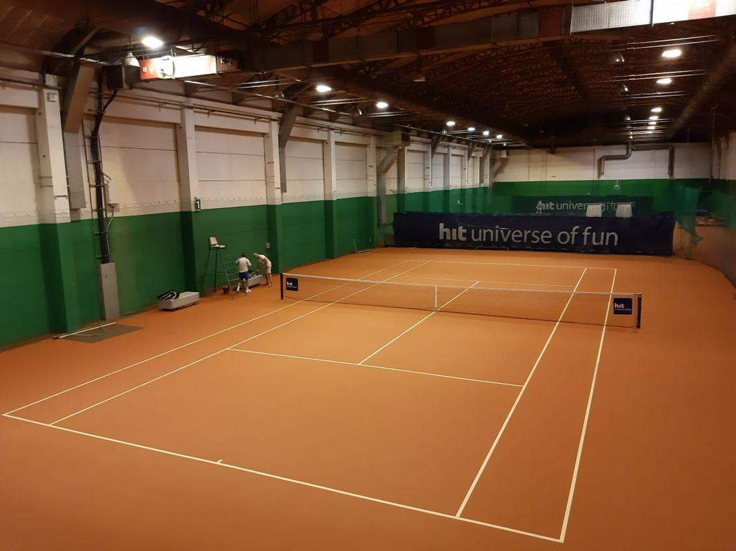Tudi tenis v dvoranah je za rekreativne igralce do nadaljnjega prepovedan. Foto: MMC RTV SLO/M. R.