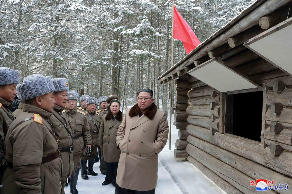 Fotografije po mnenju poznavalcev nakazujejo, da ima Kim diplomacije dovolj. Foto: Reuters
