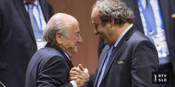 Blatter admitiu o erro e denunciou o ex-presidente francês