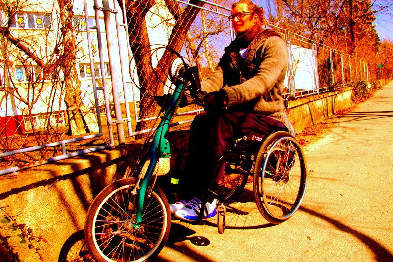 Na fotografiji je Aljoša Škaper na triciklu. Foto: osebni arhiv Aljoše Škaperja