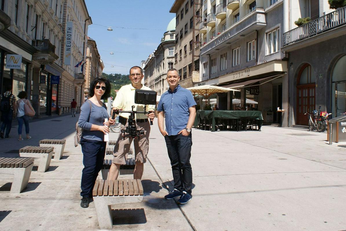 Televizijska ekipa med snemanjem na Cankarjevi ulici v Ljubljani. Foto: arhiv TV Slovenija