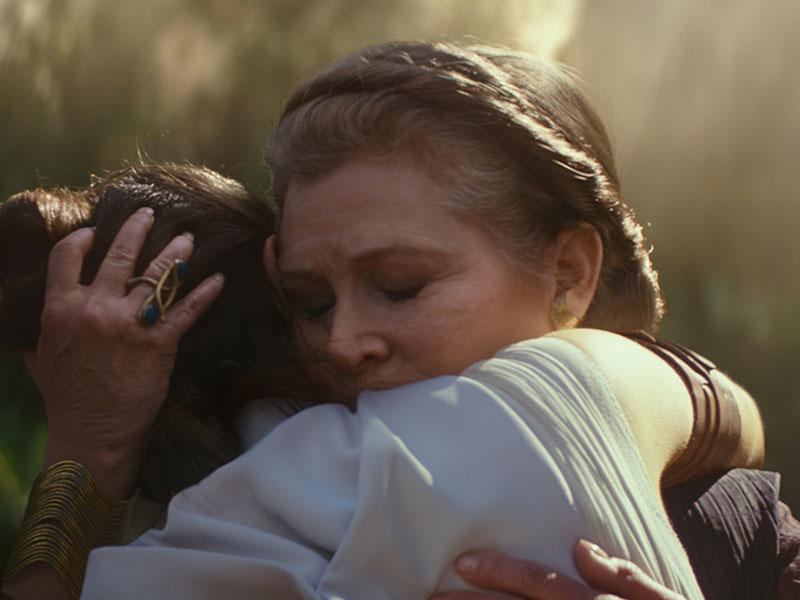 Prizori Carrie Fisher, posneti za prejšnja dva filma, so bili v novi film vključeni s pomočjo postopka rotoskopije – digitalno so odstranili ozadje in ga zamenjali z drugim. Posebni učinki so poskrbeli tudi za spremembe Leinih oblačil in kanec več sivih las. Foto: IMDb