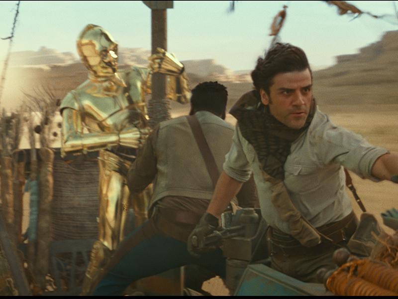 Ko je George Lucas izrisal svojo prvotno shemo za 12 delov (in jo pozneje skrčil na 9), je predvidel, da bosta droida C-3PO in R2-D2 edina, ki se pojavita v vsakem filmu. In res so zdajšnji ustvarjalci to njegovo željo upoštevali. Foto: IMDb