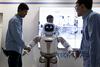 Tehnološke novosti: elektronski barman in Samsungova robotska krogla