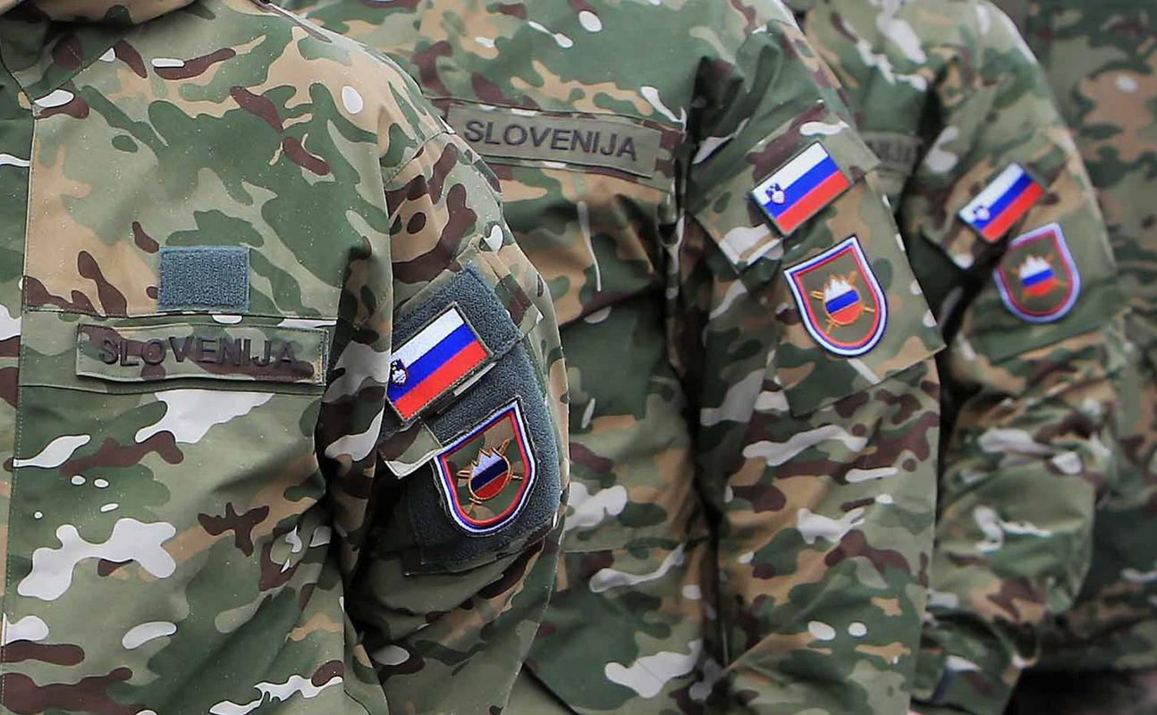 Po navedbah sprehajalca sta moška nosila uniforme Slovenske vojske. Foto: BoBo