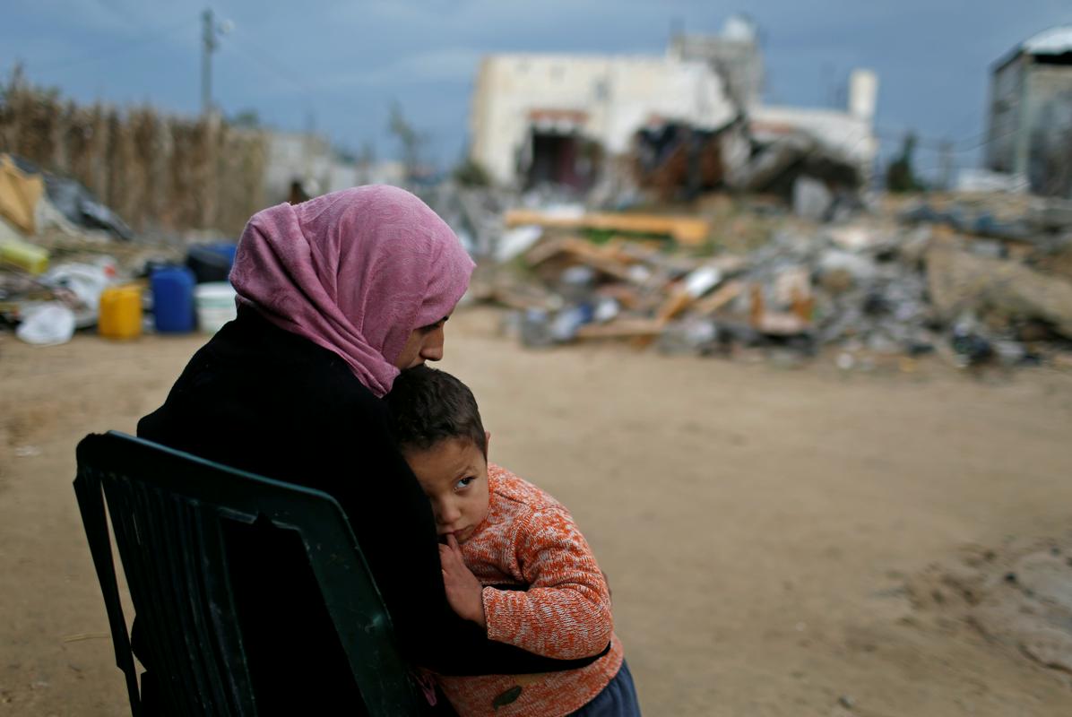 ZN je pred leti opozoril, da bo Gaza leta 2020 nevzdržna za življenje. Razlog je izraelska blokada območja, ki onemogoča normalno življenje in delovanje gospodarstva. Na 365 kvadratnih kilometrih živi okoli dva milijona ljudi. Za primerjavo, Slovenija meri dobrih 20.000 kvadratnih kilometrov. Foto: Reuters