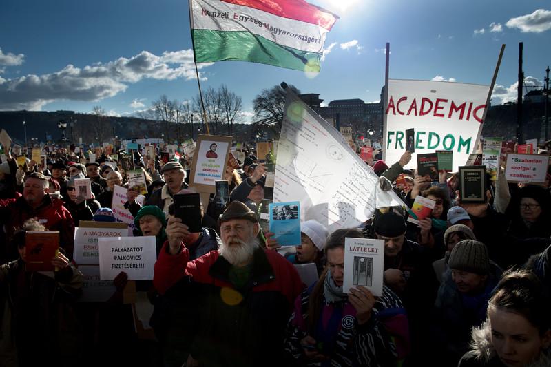 Protivladni protesti na Madžarskem. Foto: EPA