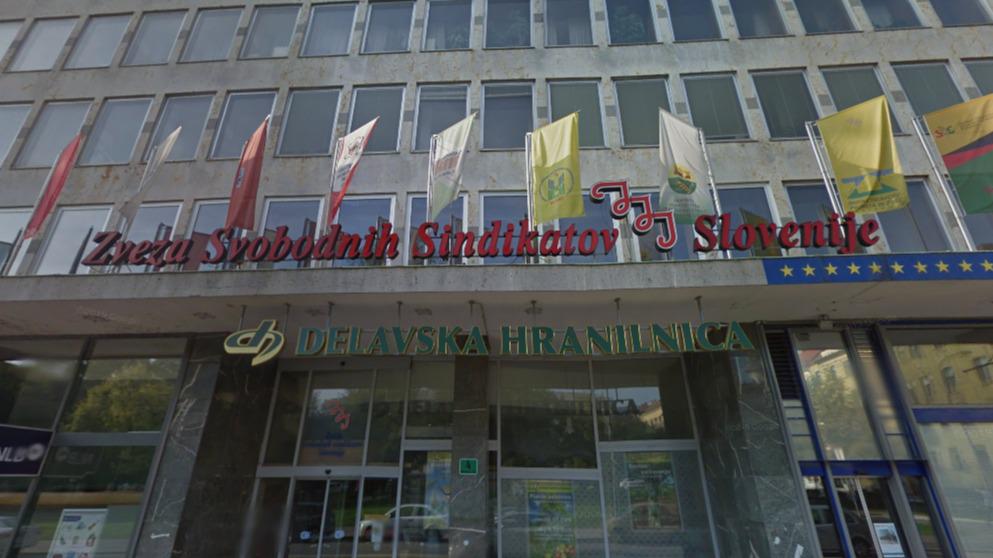Zveza svobodnih sindikatov Slovenije opozarja na po njihovih besedah neenakopravno obravnavo socialnih partnerjev, kjer so delodajalci v nasprotju s sindikati vključeni v pripravo in usklajevanje zakonodaje. Foto: Google Street View