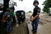 Mjanmarska vojska obstreljevala vas Rohingov in ubila dve ženski