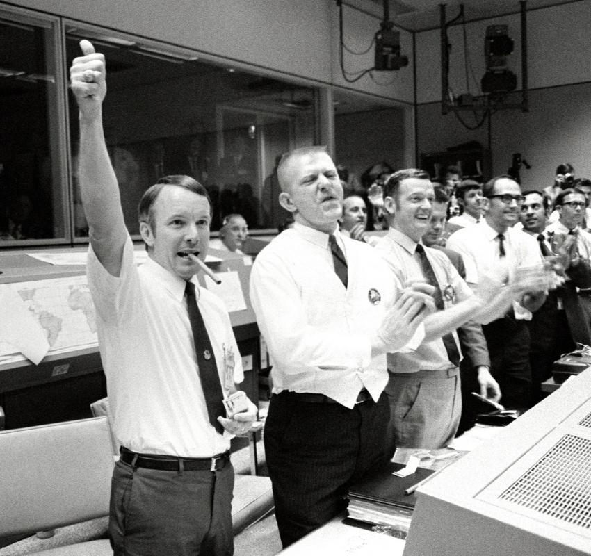 Gene Kranz proslavlja srečno vrnitev Apolla 13. Foto: Nasa