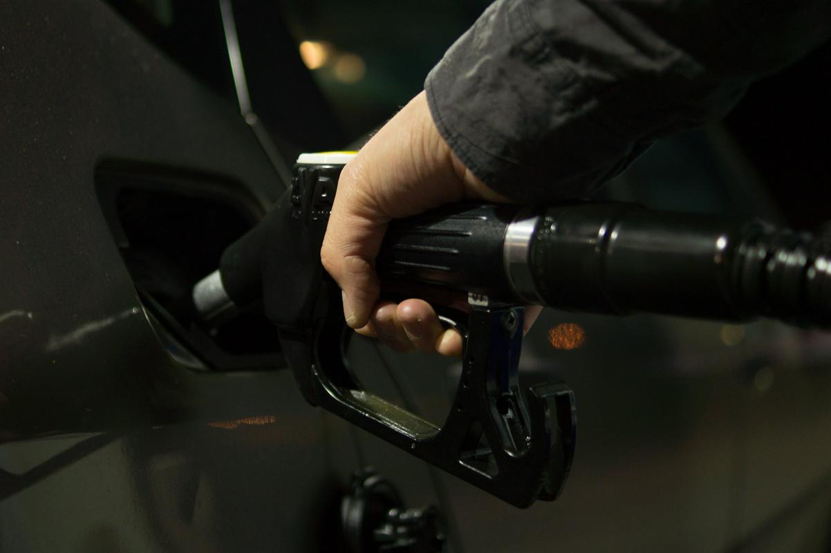 Najvišje dovoljene drobnoprodajne cene bencina, dizla in kurilnega olja od torka, 5. decembra 2023, do vključno ponedeljka 18. decembra 2023, znašajo 1,421 evra za liter bencina, 1,461 evra za liter dizelskega goriva in 1,119 evra za liter kurilnega olja. Foto: Pixabay