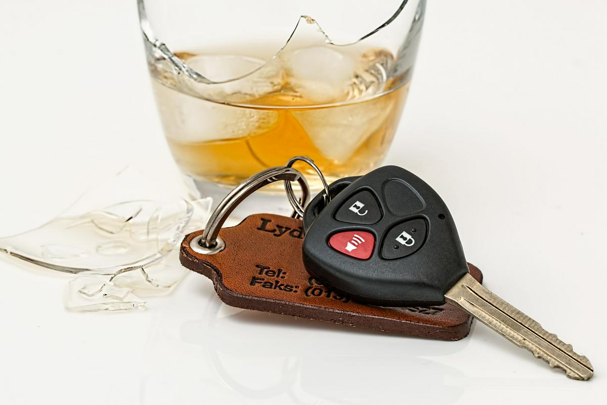Alkohol za volanom je še vedno pereča težava. Foto: Pixabay