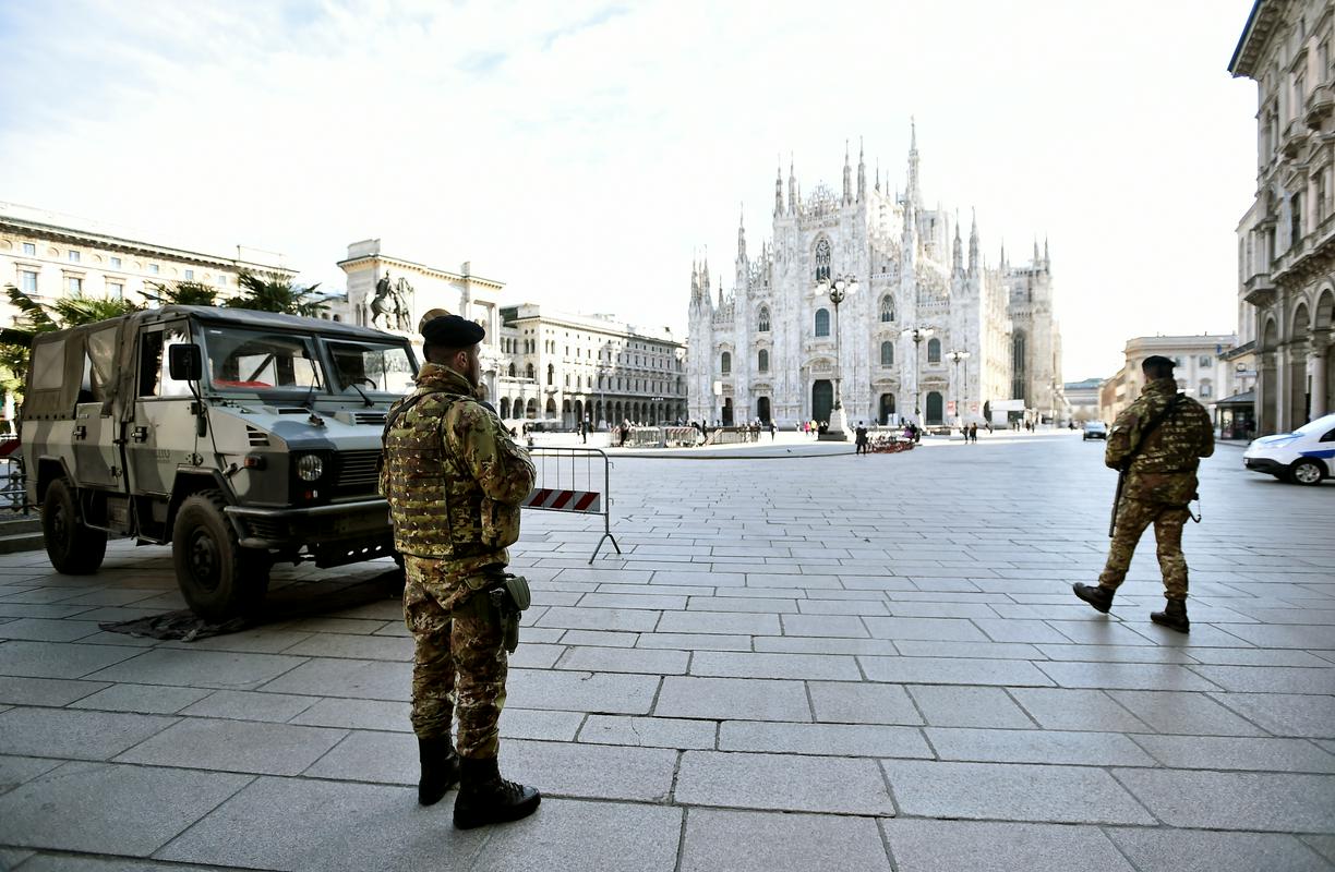 Prizor s trga Duomo v Milanu. Foto: Reuters