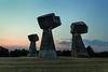 Umetnost jugoslovanskih spomenikov, ki je ne prežema takratna režimska simbolika