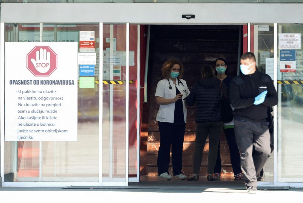 Zagrebška bolnišnica Dubrava, kjer je nameščenih več okuženih z virusom SARS-CoV-2. Foto: Reuters