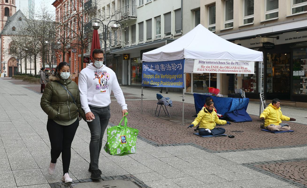 Nemčija se spopada s hitrim naraščanjem števila okuženih. Foto: Reuters