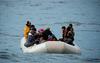 Turčija grško obalno stražo obtožila, da je prebežnike z lisicami vrgla v morje brez jopičev