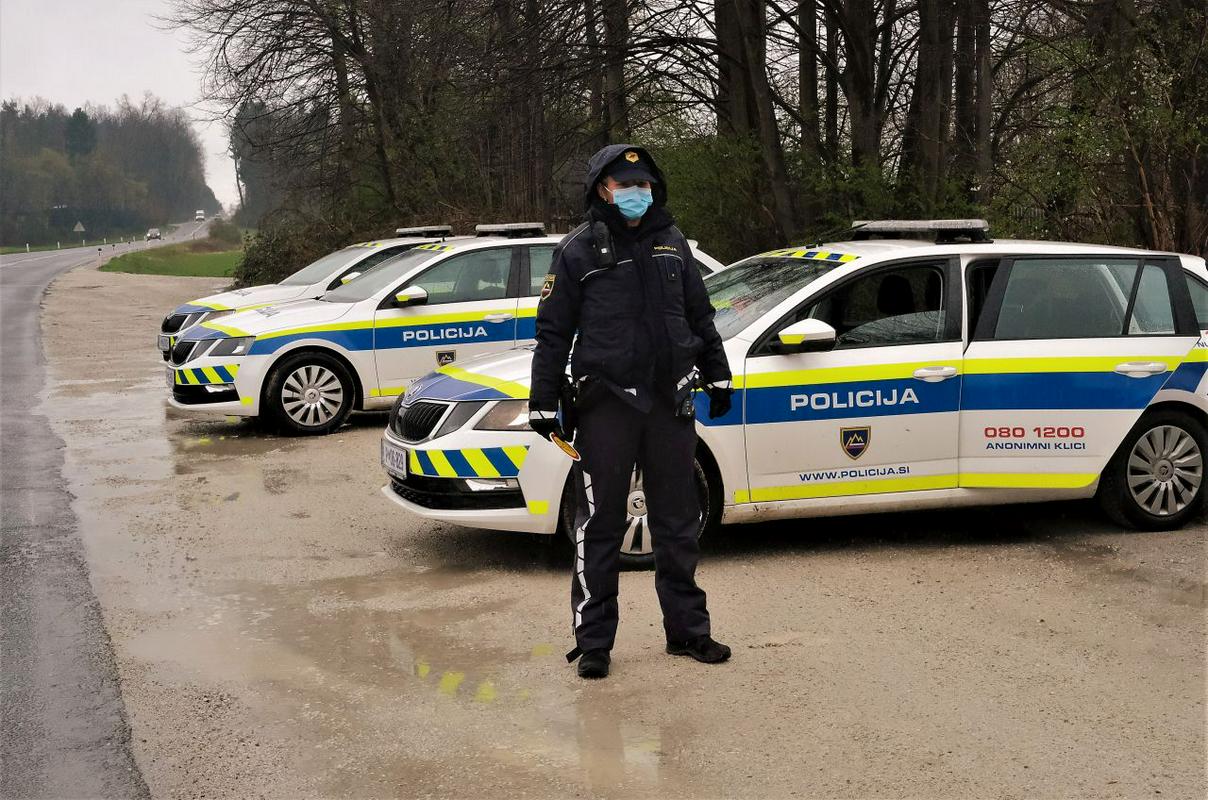 Notranje ministrstvo je ponudilo aktivno pomoč policije pri nadzoru karantene. Foto: MMC RTV SLO/Staš Golmajer