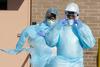 Žrtev več kot 10.000; Trump v boju s pandemijo vidi 