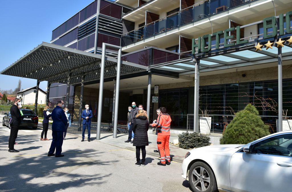 Vlada razrešila častnega konzula v Senegalu, ki naj bi v slovenskem hotelu pustil 23.000 evrov dolga