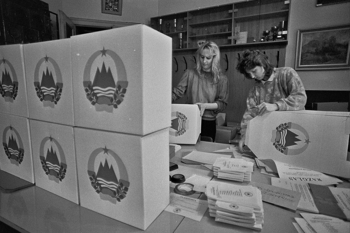 Volitve aprila 1990. Foto: BoBo/Srdjan Živulović