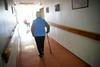 Koliko se bodo podražile oskrbnine v domovih za starejše?