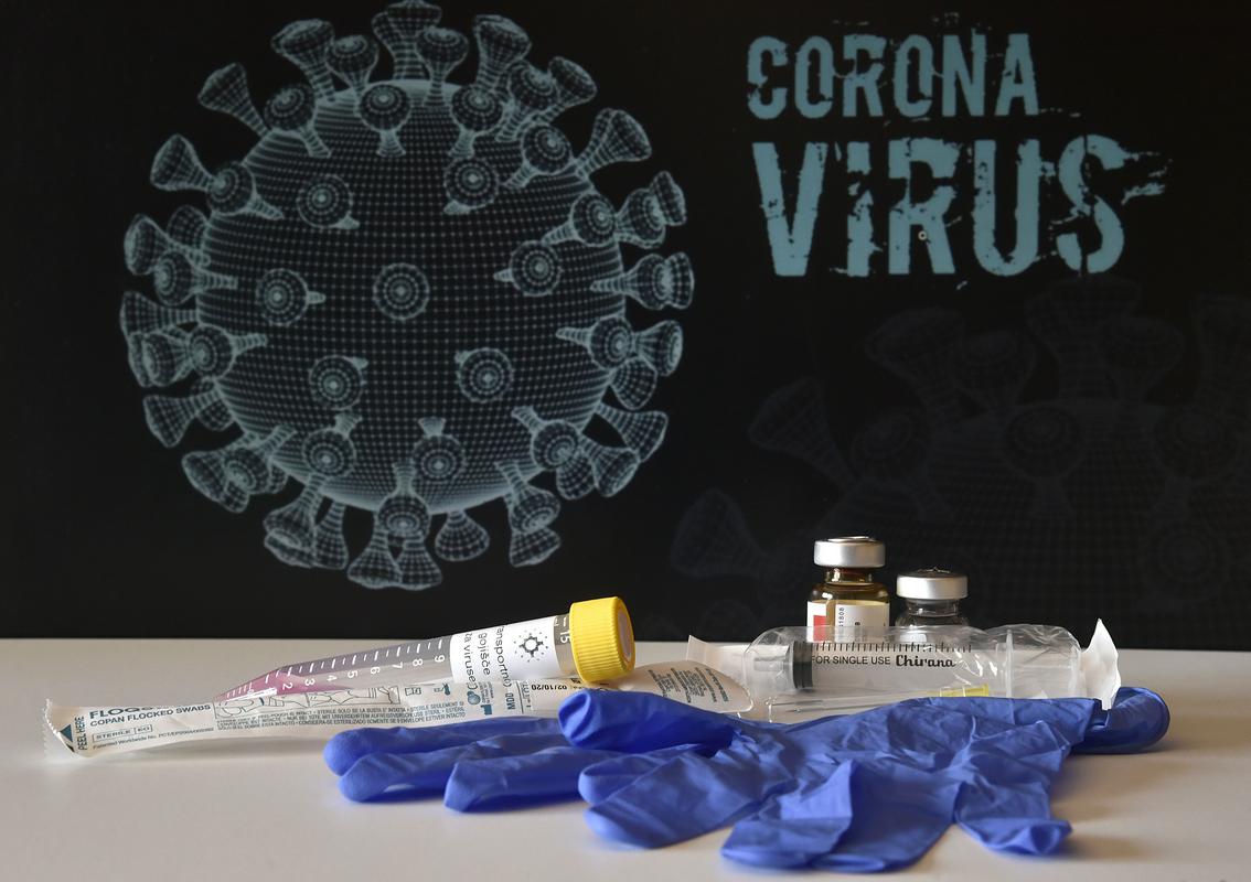 V običajnih pogojih preživi novi koronavirus na površinah dlje kot virus gripe. Foto: BoBo