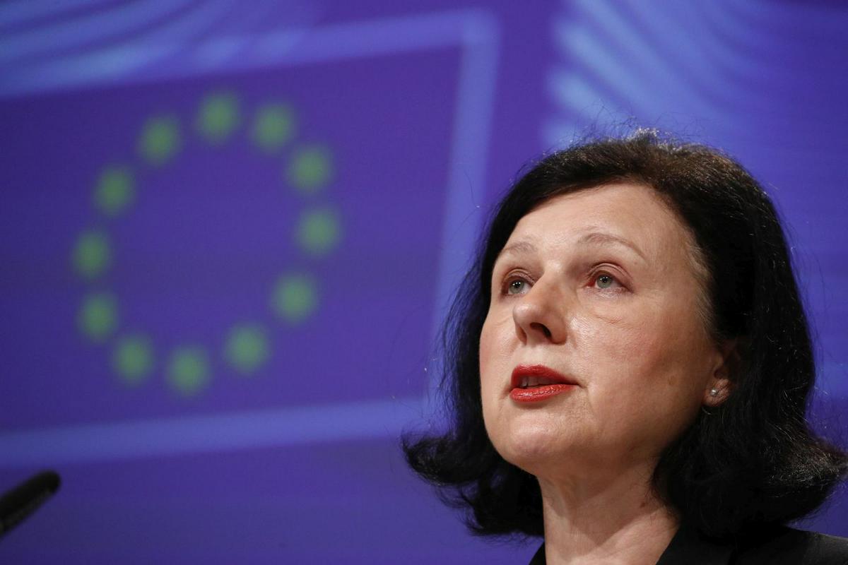 O splošnih razmerah v Evropi je Jourova dejala, da bo Evropska komisija vse skrb vzbujajoče trende na področju medijev naslovila z ustreznimi ukrepi. Foto: EPA