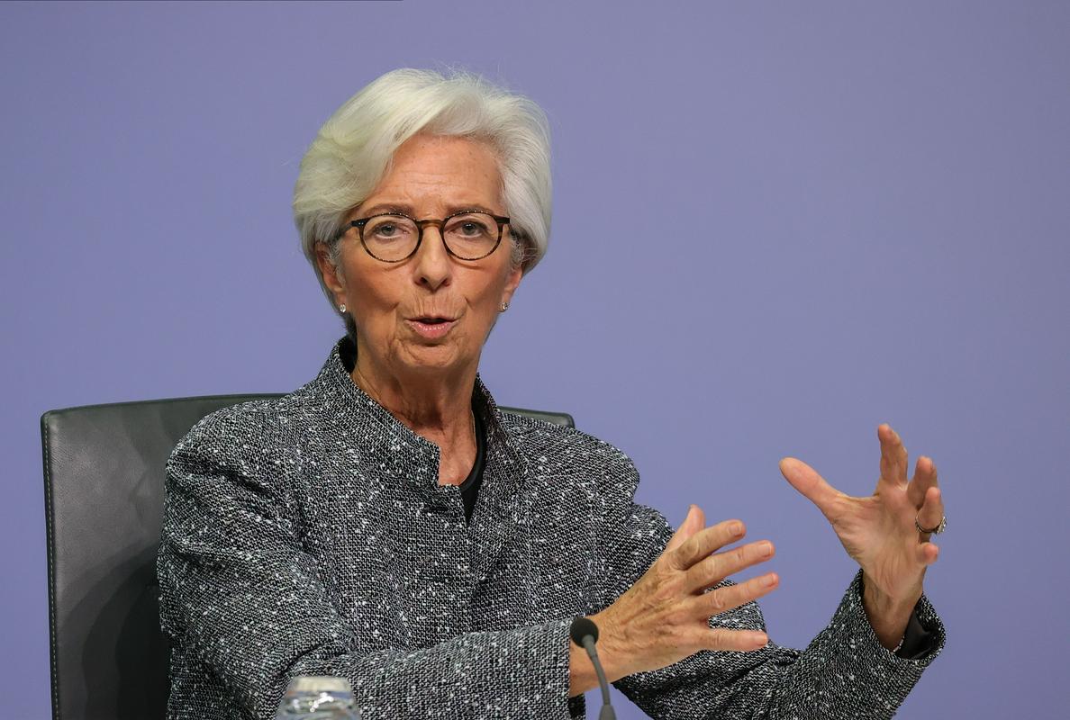 Predsednica Evropske centralne banke Christine Lagarde je pozdravila do zdaj potrjene ukrepe v vrednosti okoli 540 milijard evrov, a svet ECB poziva k dodatnim 