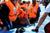 Pred Lampeduso rešili 67 prebežnikov - kam jih bodo namestili, ni jasno