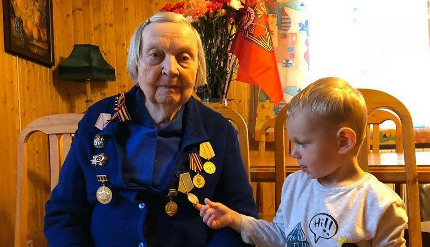 97-letnica želi zbrati 40.000 dolarjev za rusko zdravstvo. Foto: Uradna stran/Zinastories