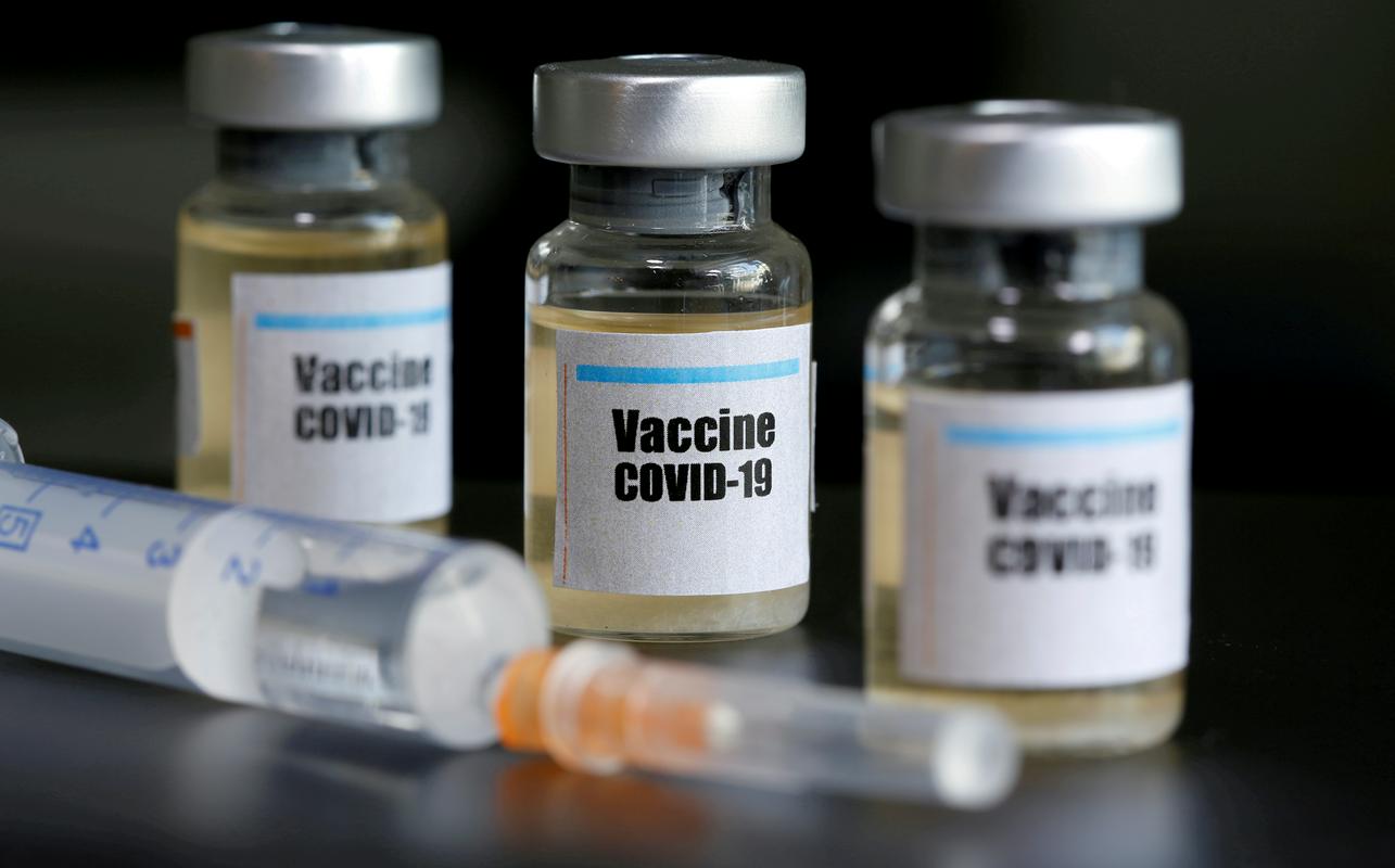V petek je medicinska revija Lancet objavila študijo najbolj obetavnega kitajskega cepiva označenega AD5-nCoV, pri katerem so ravno zaključili prvo fazo testiranj na ljudeh, v kateri je sodelovalo 108 prostovoljcev. V drugi fazi sledi testiranje s 508 prostovoljci. Na Kitajskem imata dovoljenje za klinično testiranje še dve kandidatni cepivi. Foto: Reuters